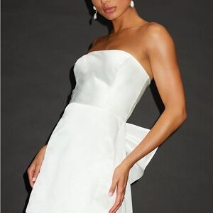 Elegant White Strapless Dress